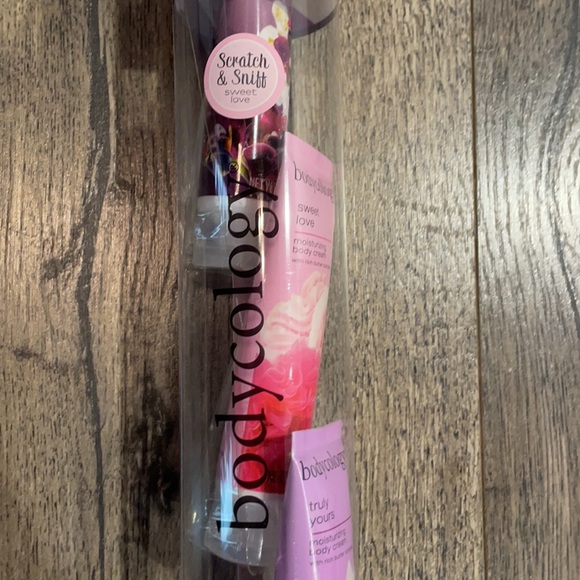 Bodycology: Set of 3 Lotions - Picture 2 of 4